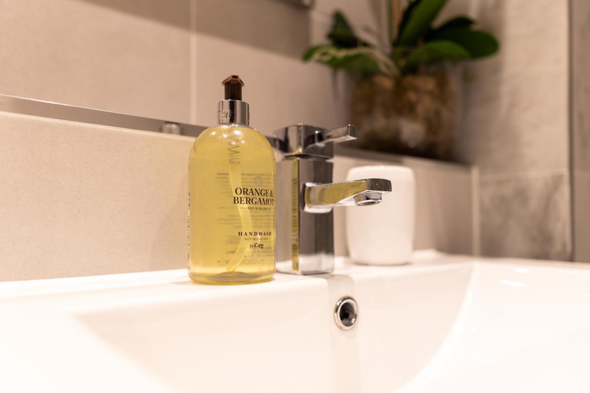 Exclusive Cardiff City Centre Apartment Екстер'єр фото